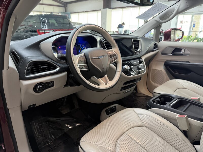Vehicle image 16