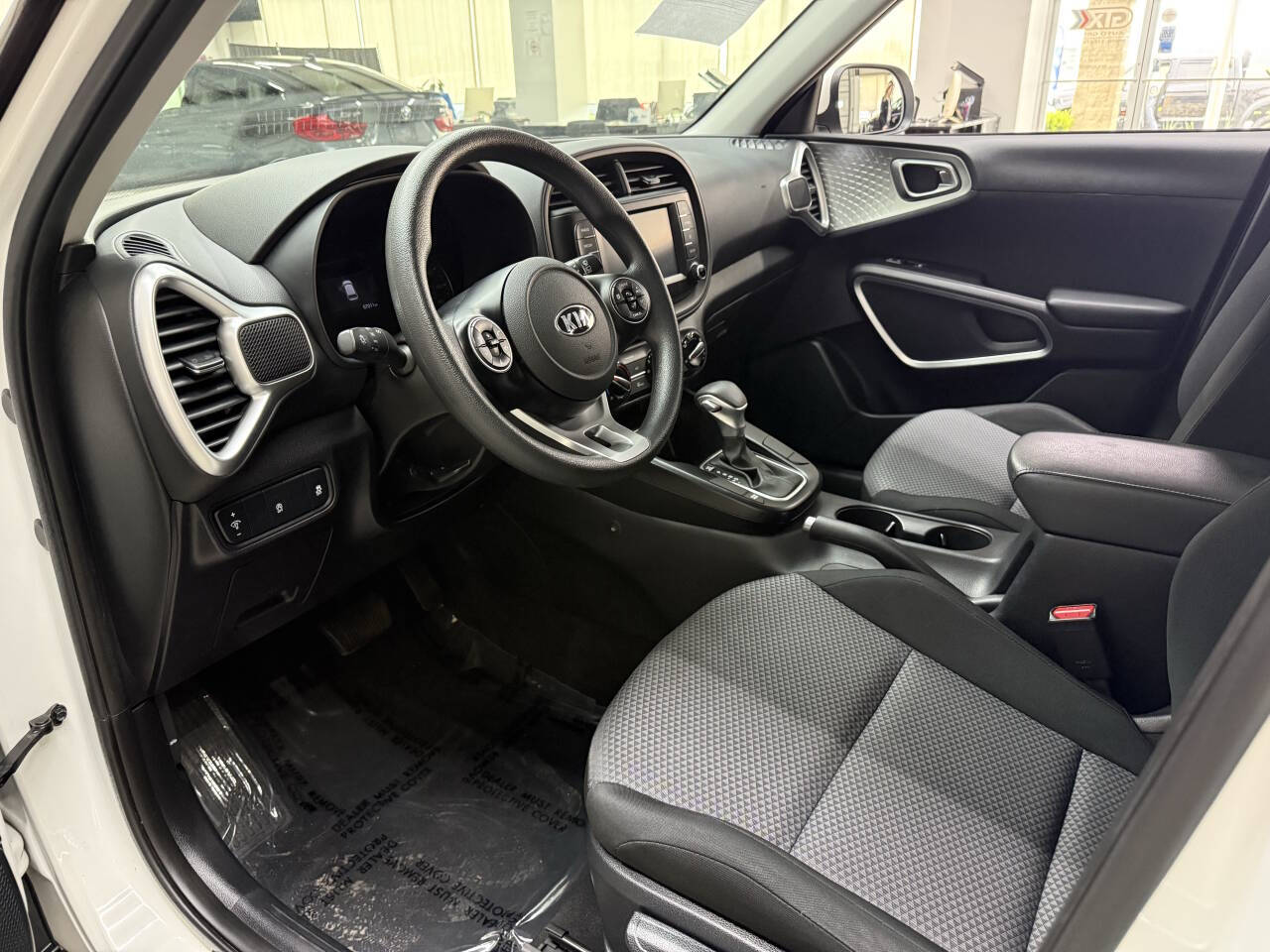 Vehicle image 18
