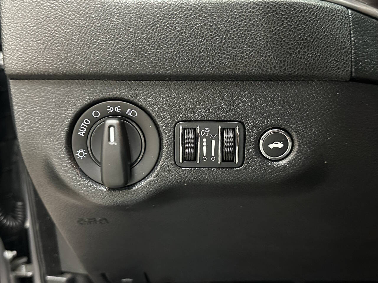 Vehicle image 24