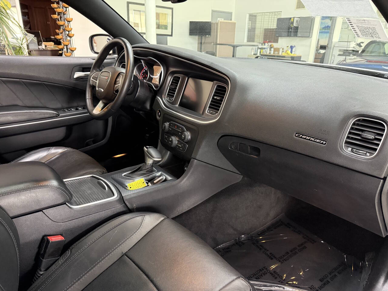 Vehicle image 16