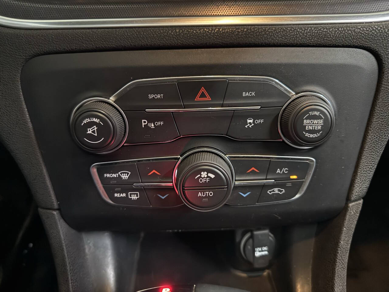 Vehicle image 26