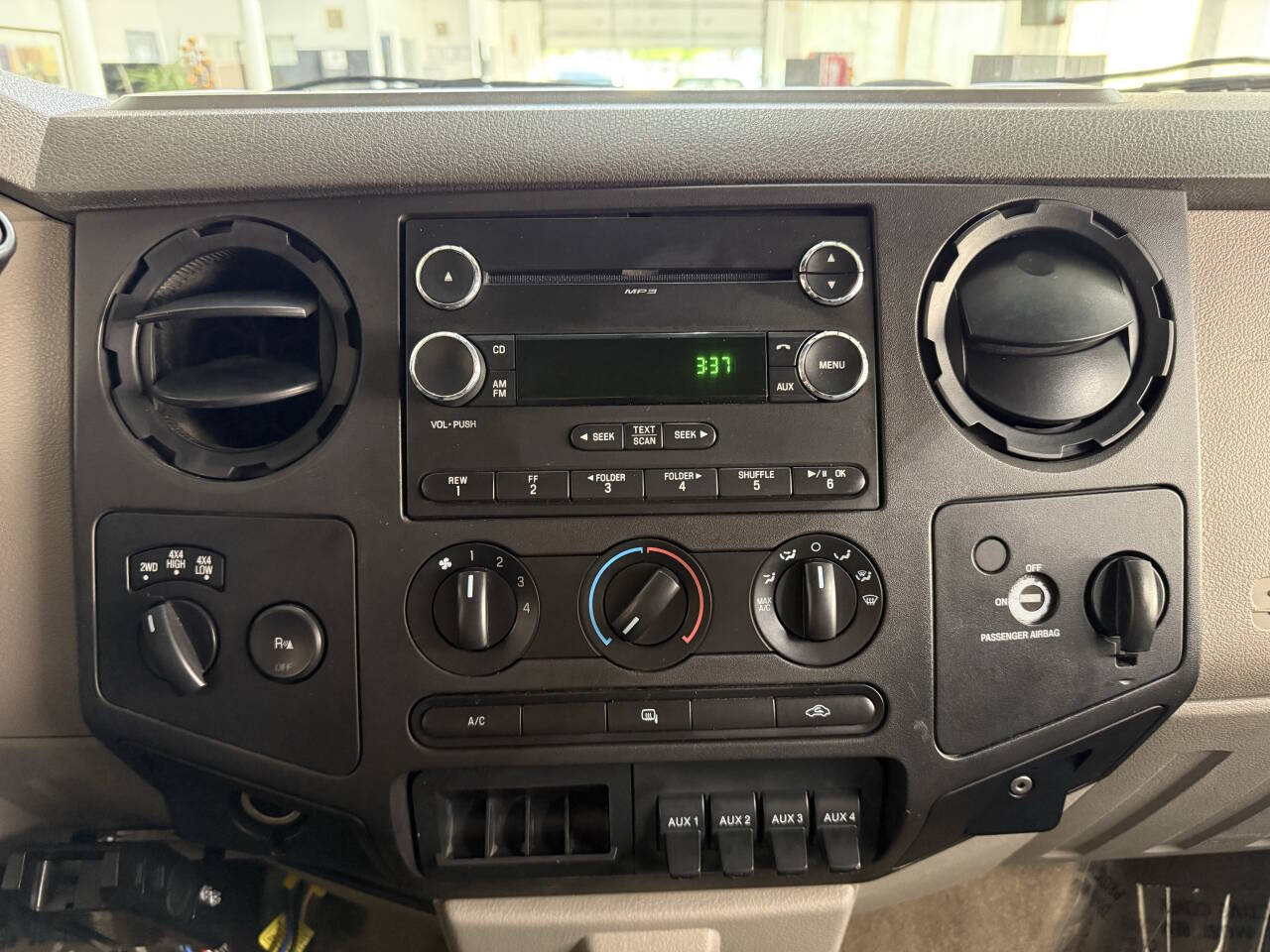 Vehicle image 27