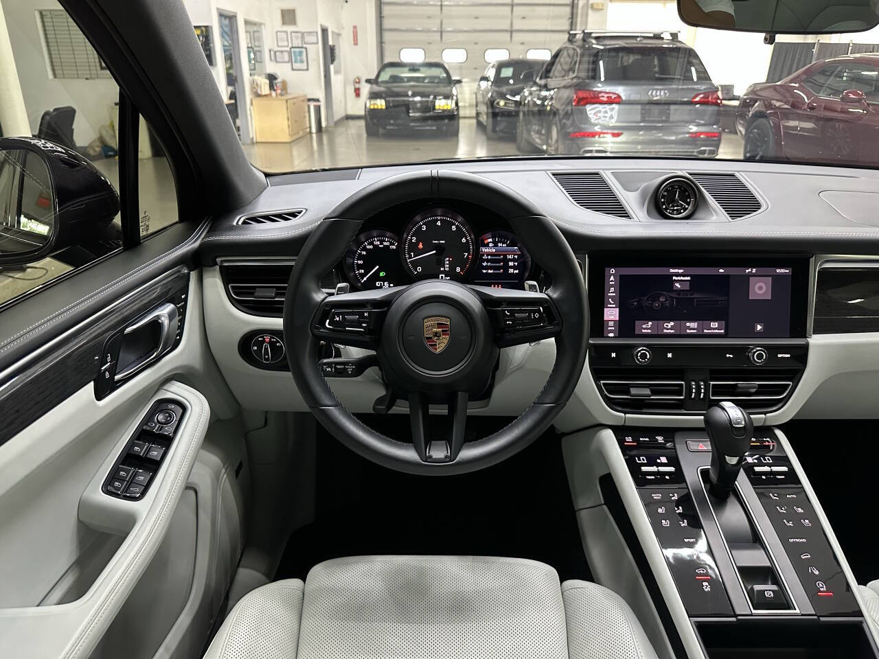 Vehicle image 18