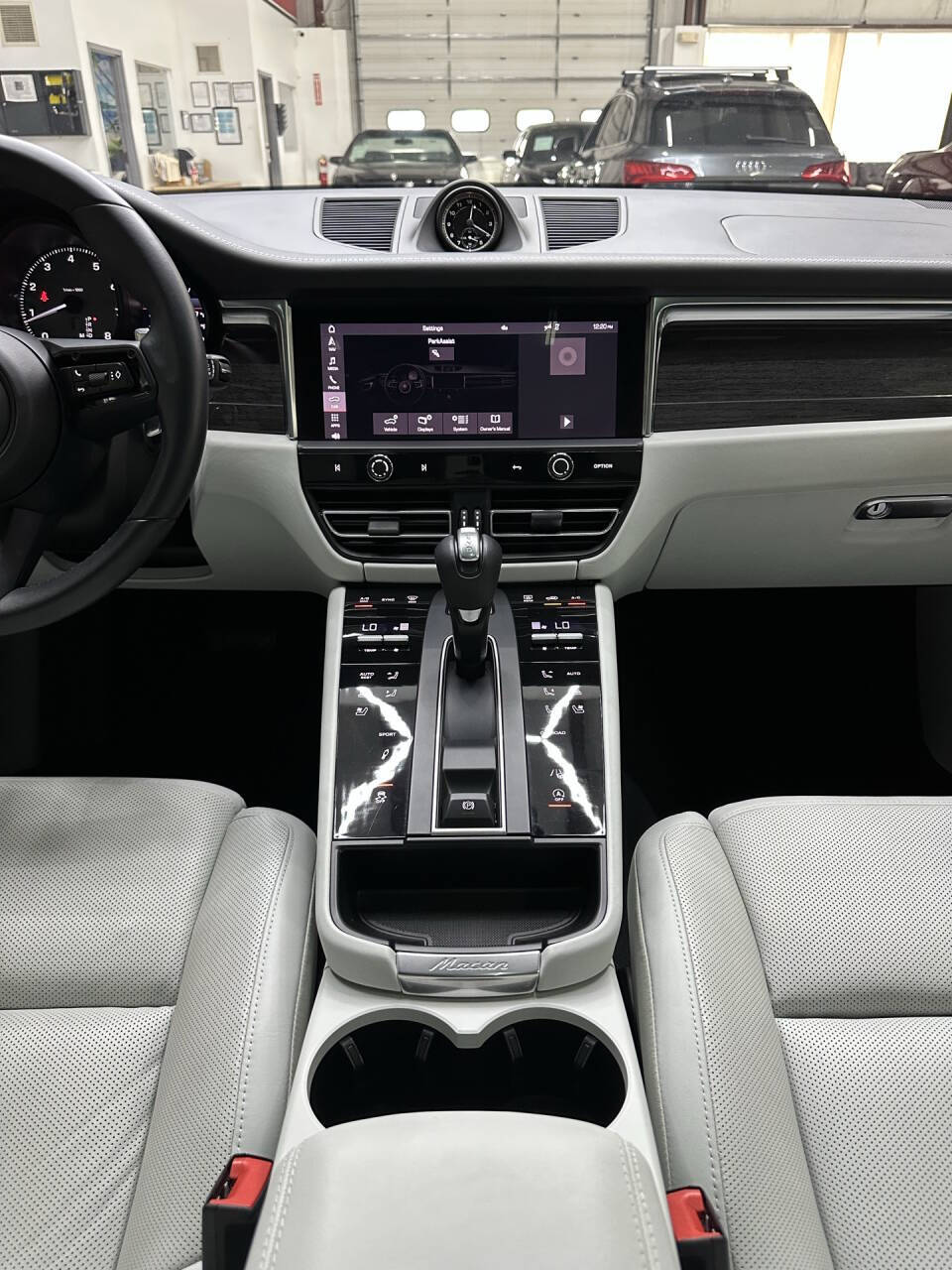 Vehicle image 26
