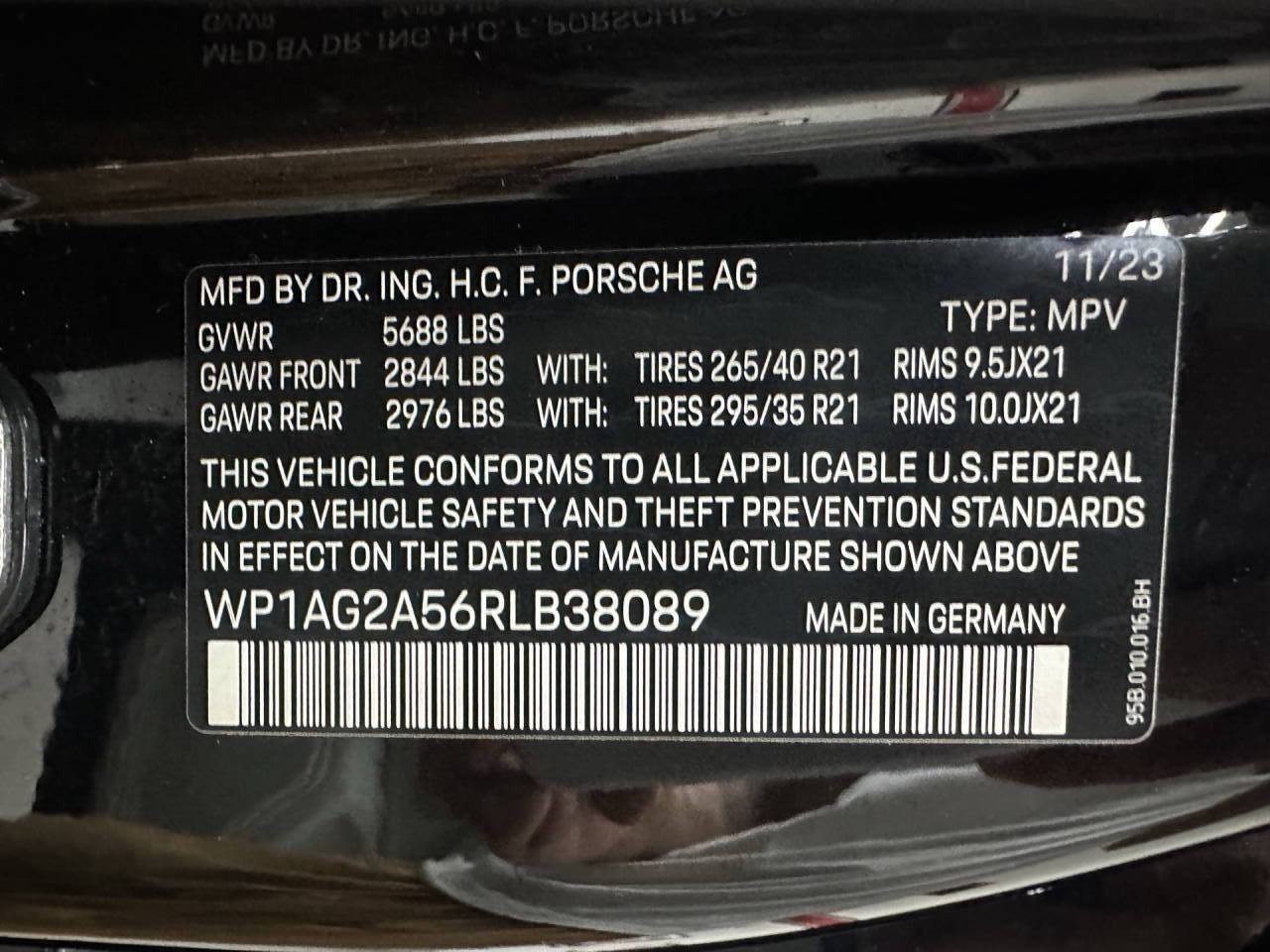 Vehicle image 32