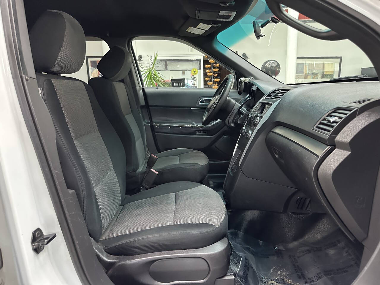 Vehicle image 16