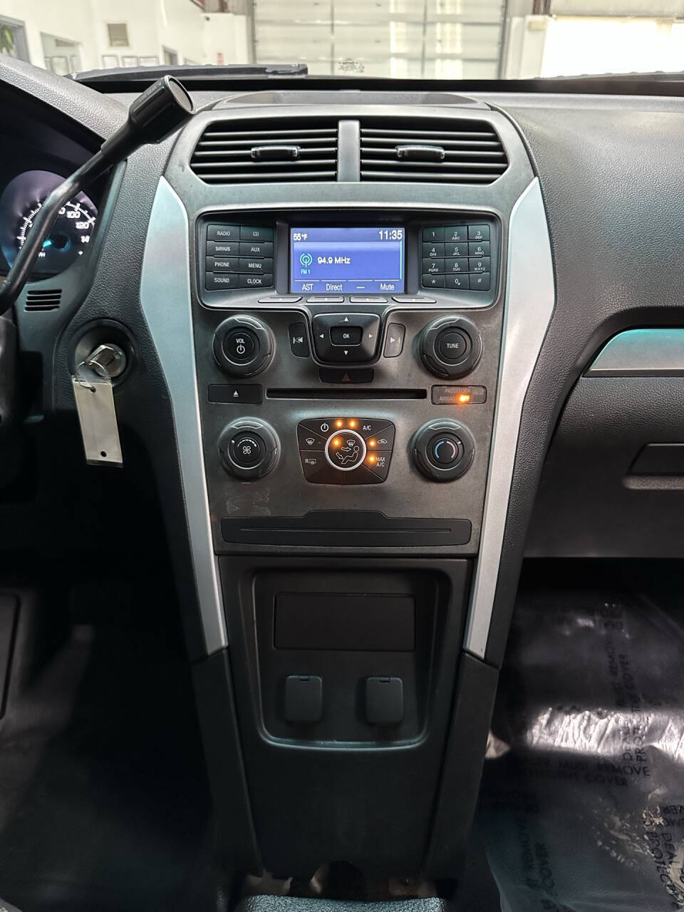 Vehicle image 25