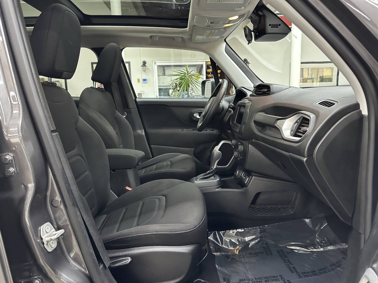 Vehicle image 16